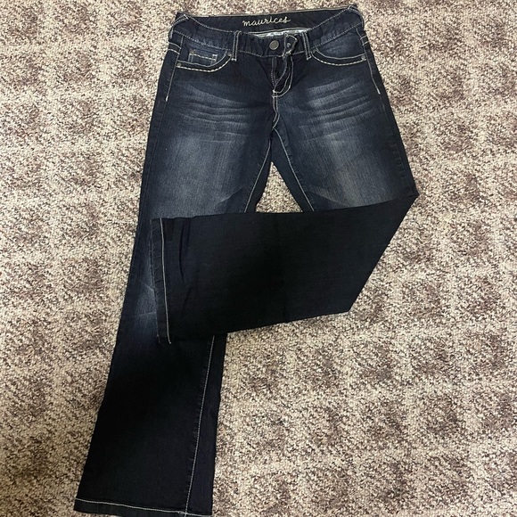 Maurices Jeans straight leg with a bootcut opening - Picture 1 of 2